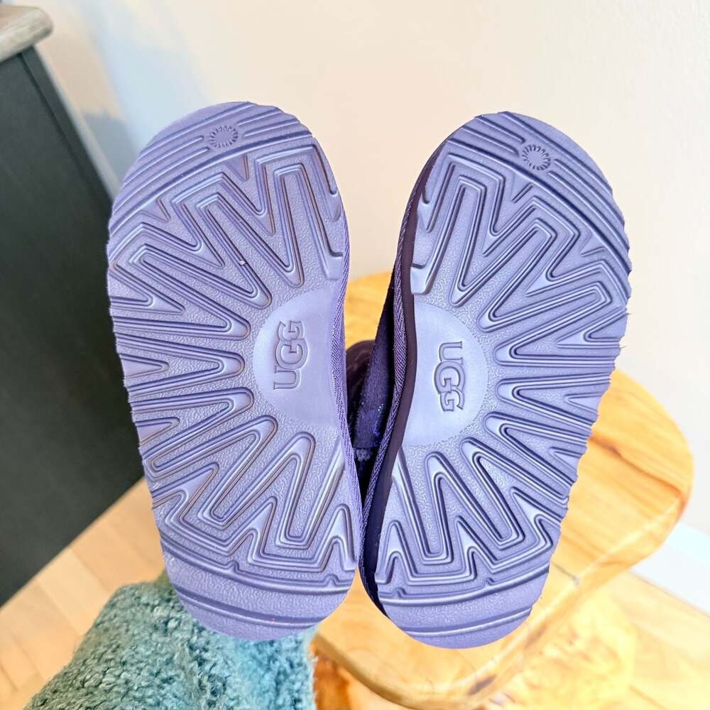 UGG Kids' Classic II Toddler Iridescent Stars Boots in Nightshade Size 11 - Picture 4 of 5